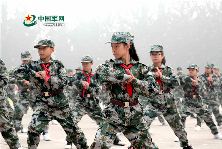 萌娃来袭:纪念北京第一所少年军校成立30周年 - 中国军网