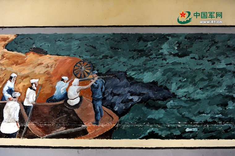 走进三中队,首先映入眼帘的是训练场上的一片红色文化墙,《红军长征