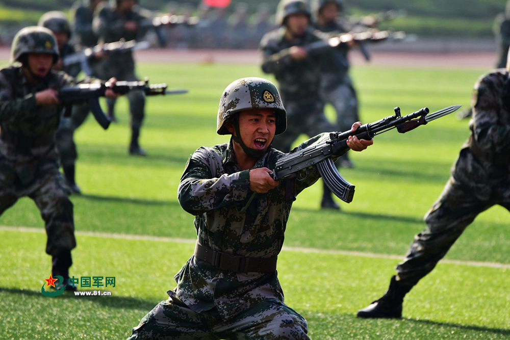 春季运动会,看军校学员上演速度与激情