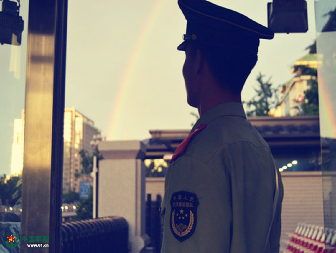 军人的背影:虽然很普通,带来的却是满满感动