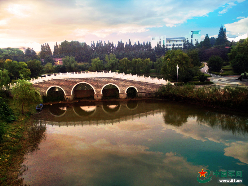 陆军炮兵防空兵学院南京校区的别样秋光