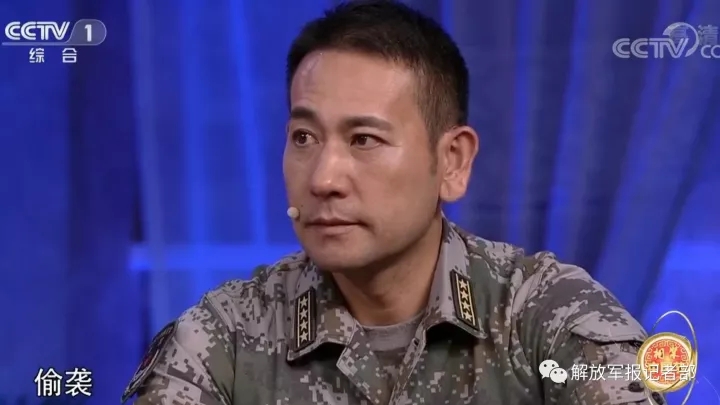 满广志:我们对红军的集结地域组织了偷袭. 丁炜:(我用眼神杀死你.