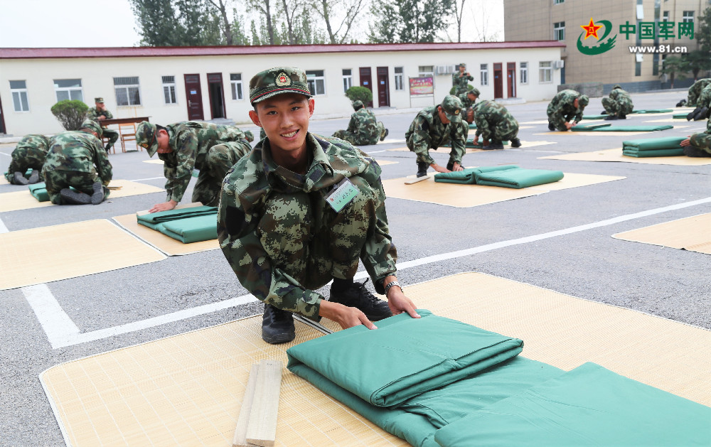 虽然它在黑夜里给了我无尽的温暖,武警军被武警军被图片军旅被子武警