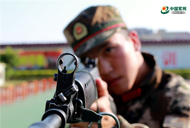 在每一把钢枪中,都隐藏着中国军人的"秘密"