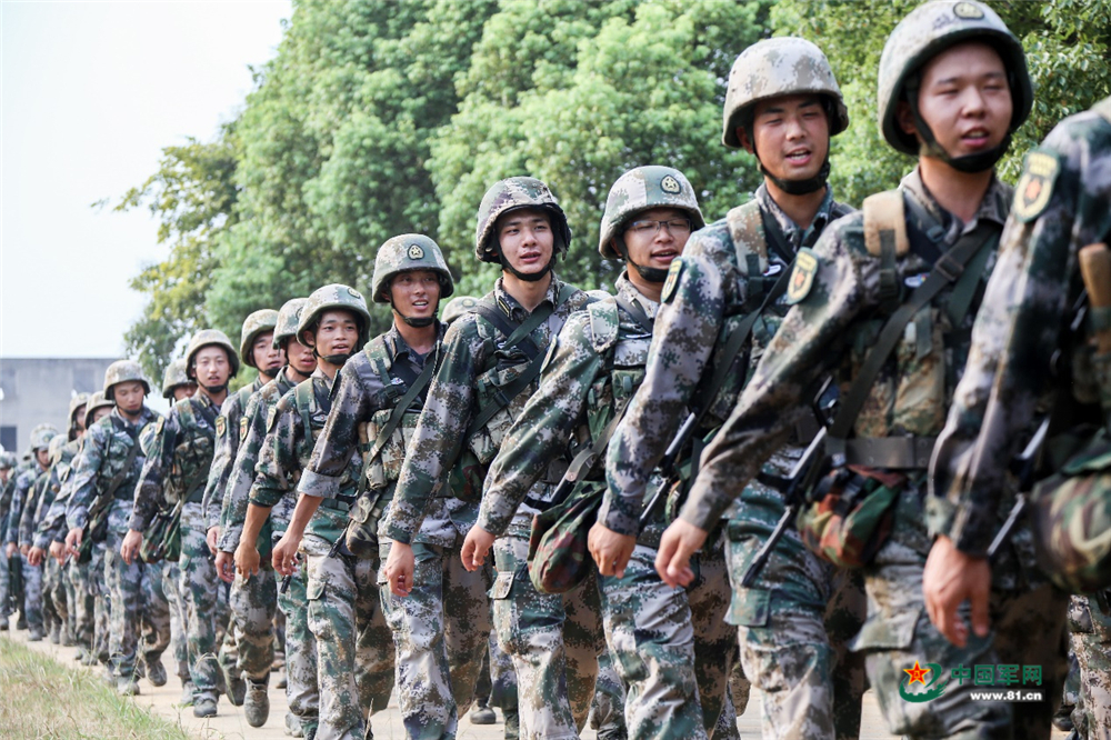 毕业季丨匆匆那年,军营的号角声点亮了谁的青春…… - 中国军网