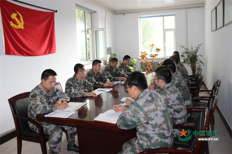 陆军某基地大力加强干部队伍教育管理纪实