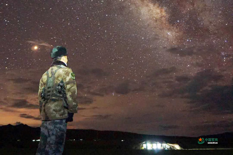 浪漫需要守护丨七夕节带你看一看银河下的哨兵