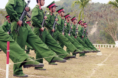 越南军队新兵训练场景曝光配备老旧苏式冲锋枪