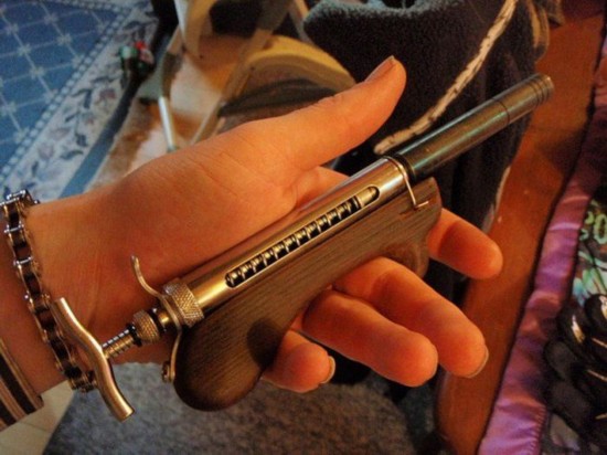 奇葩"土制武器"大合集 外形丑陋火力惊人