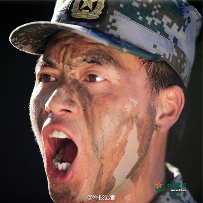 非阳刚不军人军人的表情凝成祖国的刚强