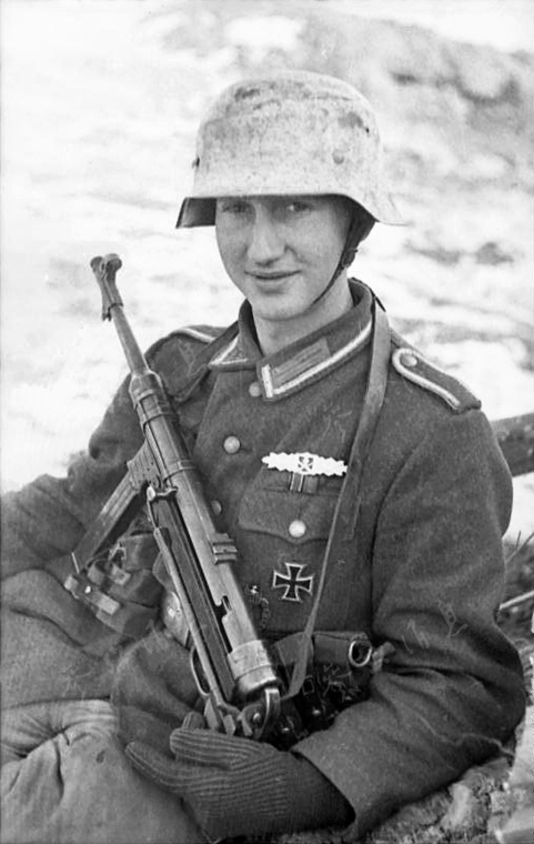 二战瑞士冲锋枪图片