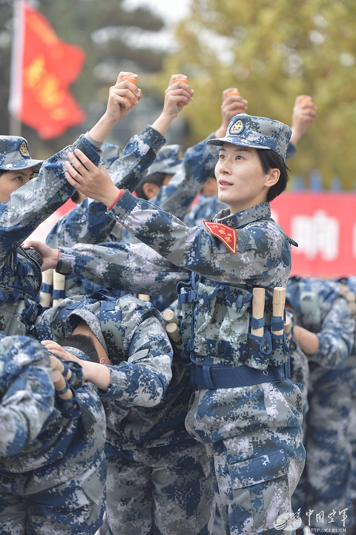 女士官长今年27