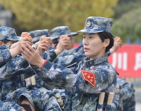 女士官长今年27 - 中国军网