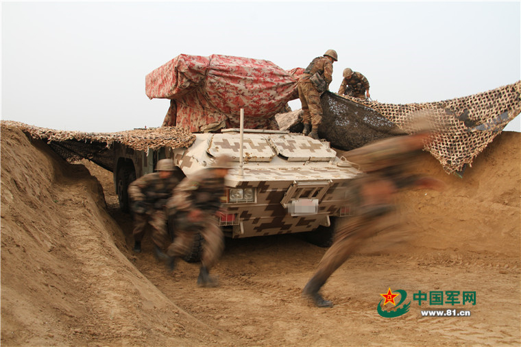 猛图我军地空导弹车曝光