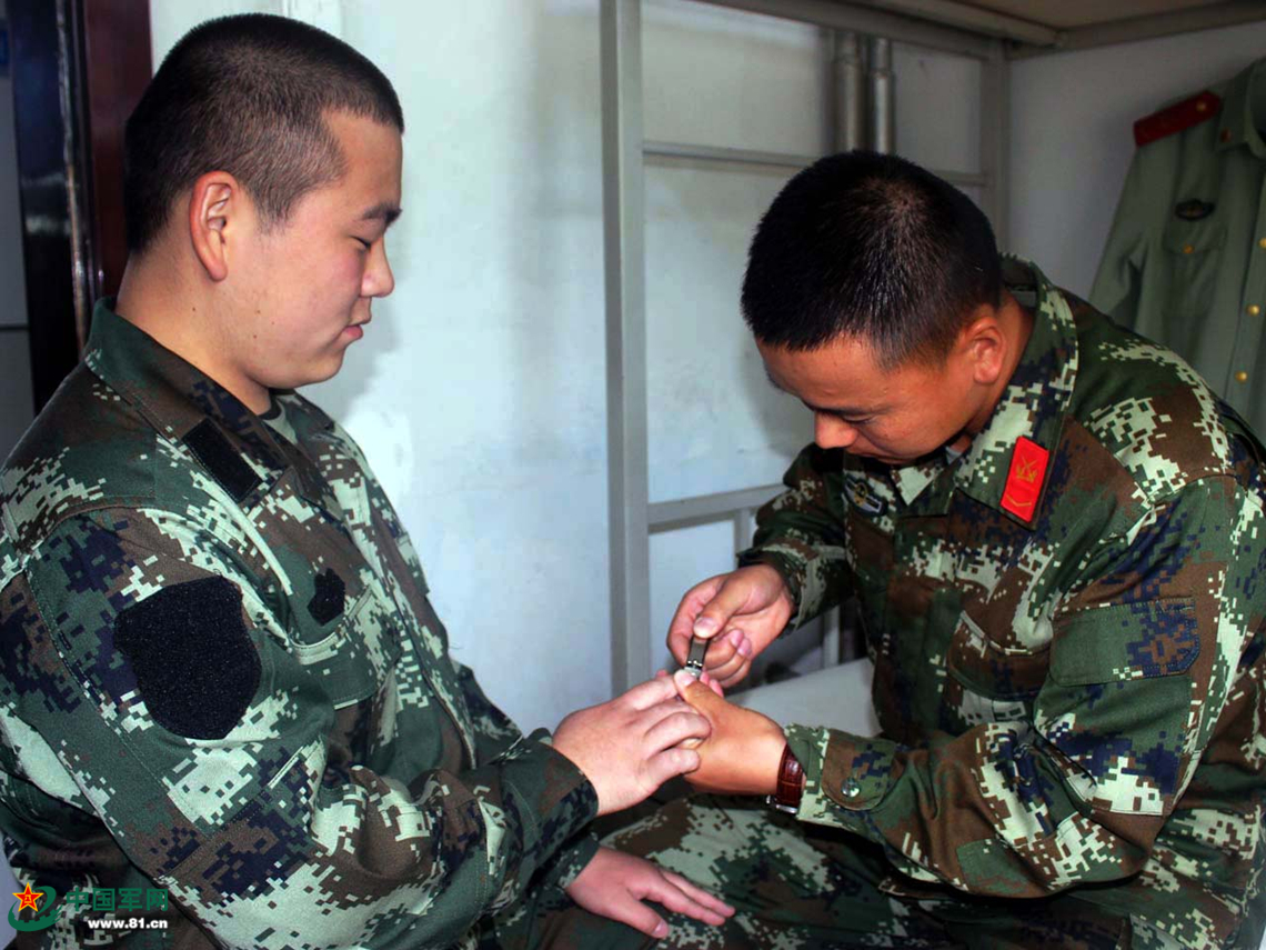 看新训班长十大暖心瞬间