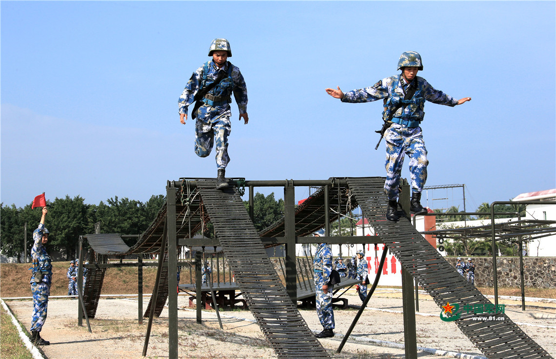 海军陆战队开训 反恐精英范儿抢镜