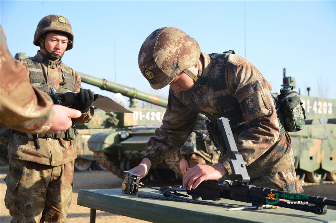 新春走军营:走进"陆战雄师" 探寻强军dna - 中国军网