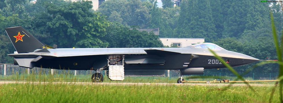 军迷曝光新歼20进气道细节