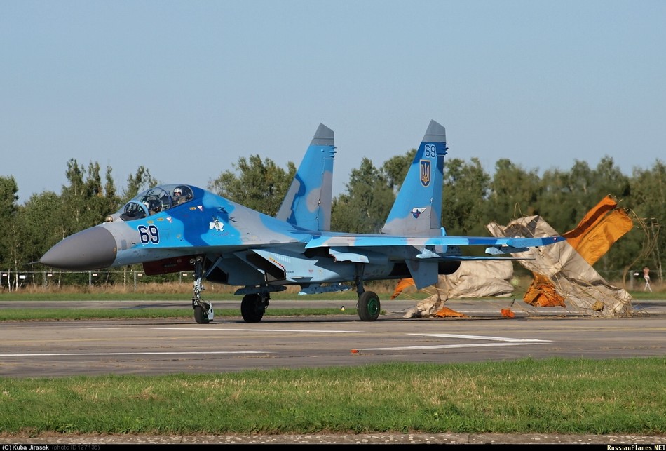 苏-27战斗机满挂导弹出击