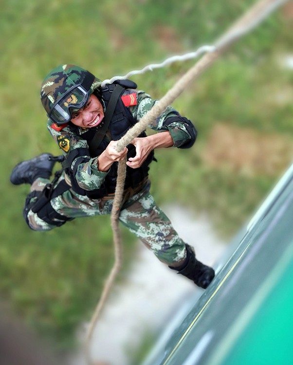 眼镜蛇突击队演练反恐