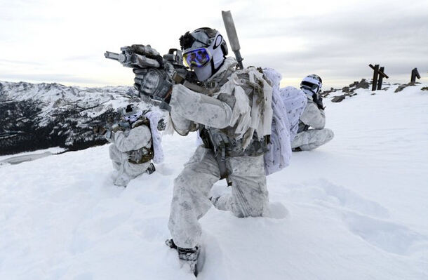 美军雪地迷彩曝光科幻感十足