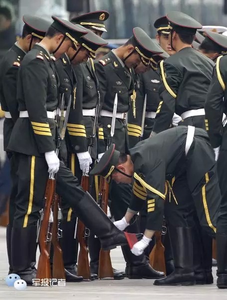 侧颜爆表这是军人真正的帅