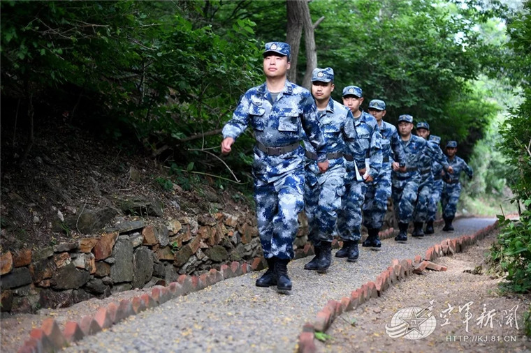 空军雷达兵巡礼之"红色前哨雷达站:祖国最前哨,我在这里