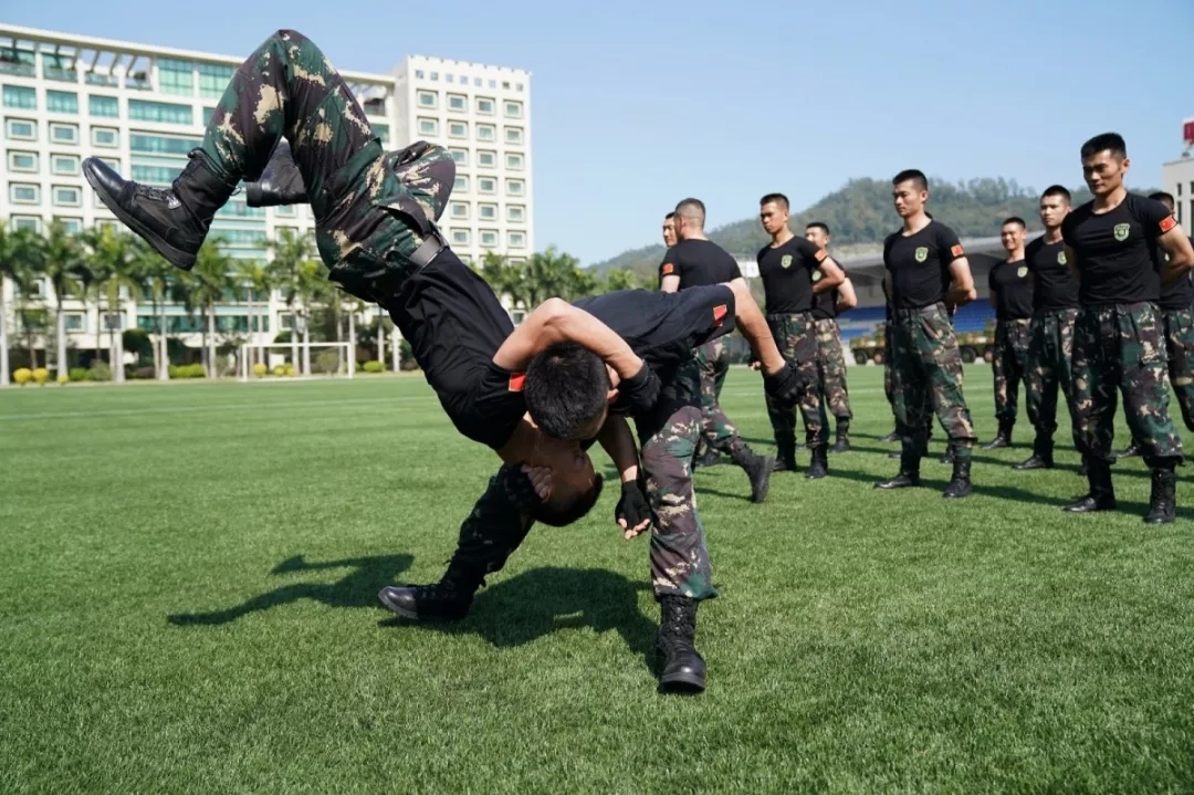 走进驻澳门部队,带你看新时代霓虹灯下的哨兵 - 中国军网