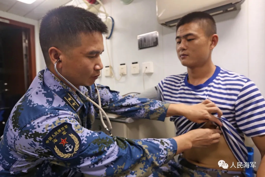 焦点图"六一儿童节,刘家磊远在亚丁湾,虽然不能千里