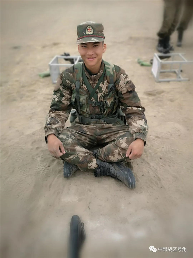 故事太暖!大学生情侣,今年同时参军入伍