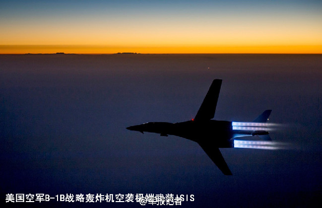 夜幕下战机夜航壮美画面