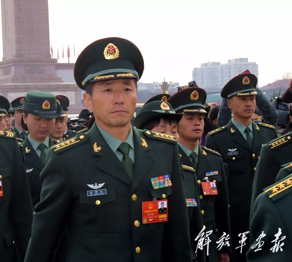 军队代表委员:强军兴军当先锋,参政议政商国是!