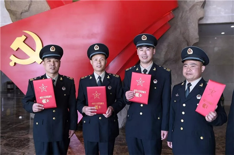 厉害火箭军106名导弹兵王晋升一级军士长