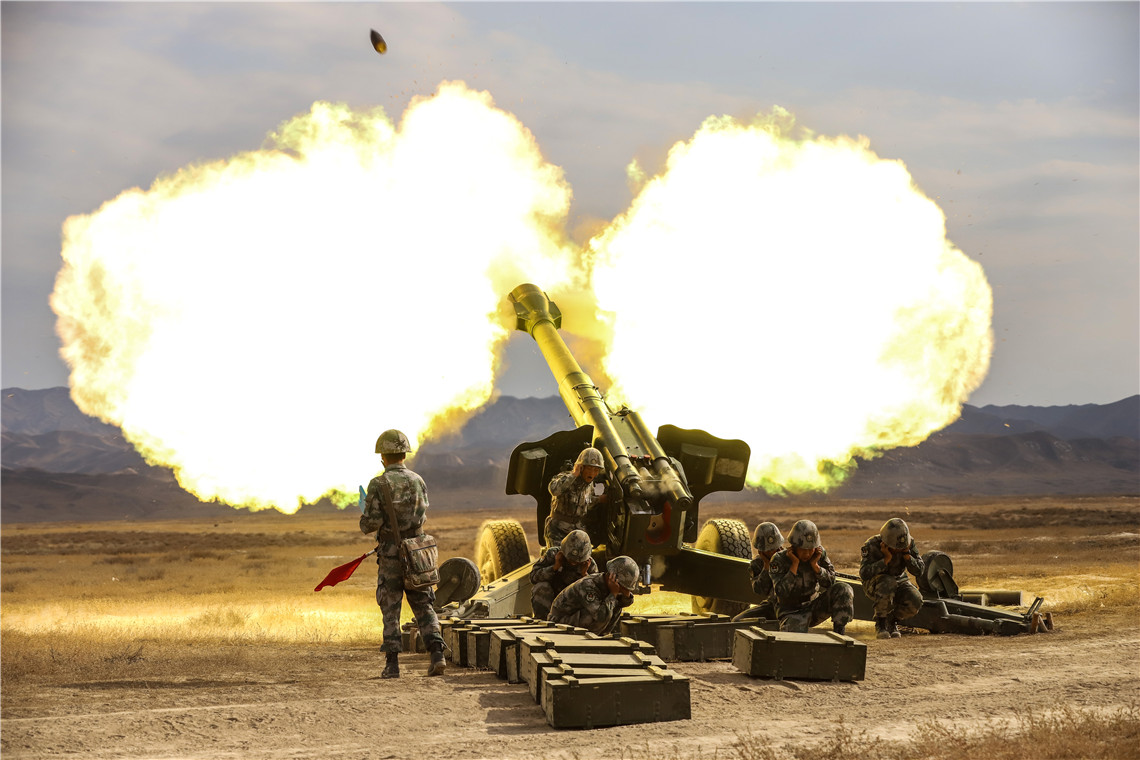 大漠戈壁炮兵群实弹射击大片震撼来袭 - 中国军网