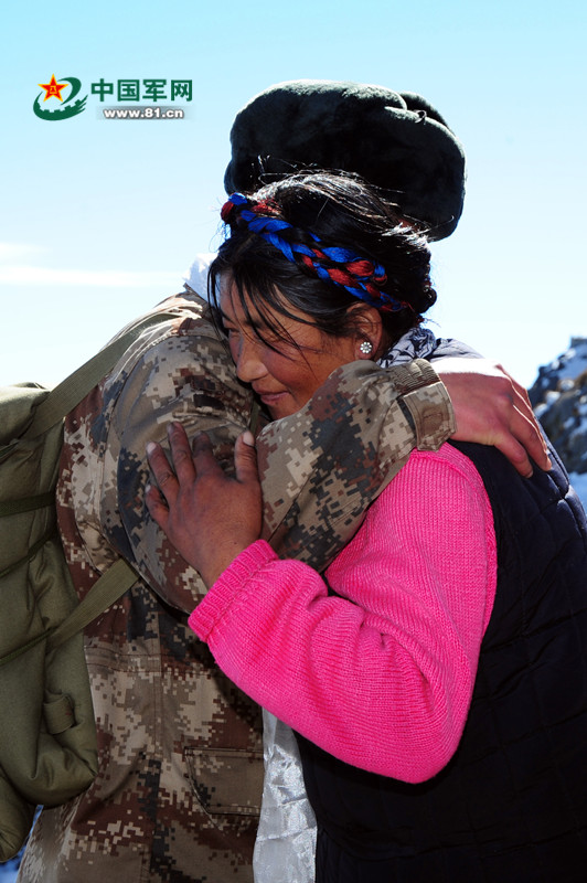 詹娘舍哨所:藏族阿妈背来"最美的云"