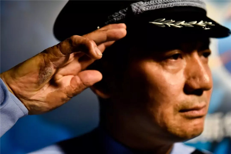 赌上生命去救生命!这位传奇拆弹专家立下的规矩让人动容