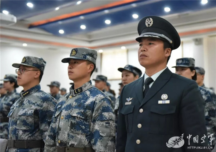 走好文职人员的军旅第一步直击空军首批文职人员岗前培训