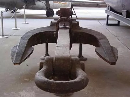 仍有无数北洋军舰遗物流落异国,时刻提醒着人们,不能忘掉那段痛彻心扉