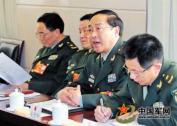 军队人大代表戎贵卿就军事训练问题发表见解