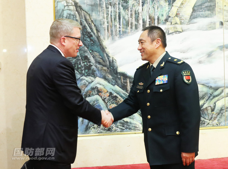 邵元明会见美国代理助理国防部长赫尔维