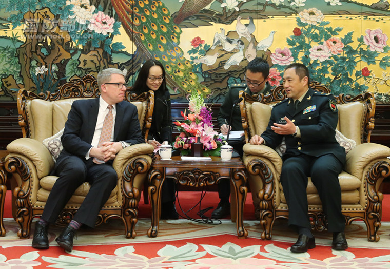 邵元明会见美国代理助理国防部长赫尔维