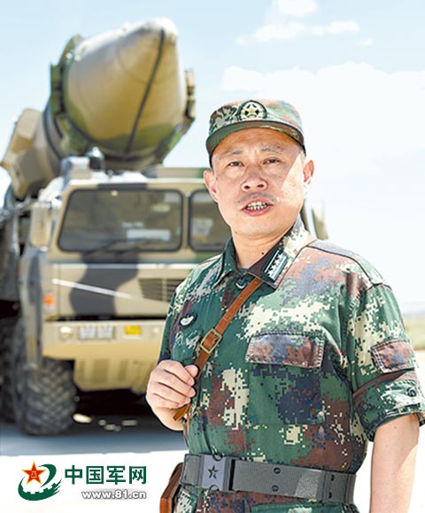 旅长李正连抓训练专盯"不会""不敢""不愿"