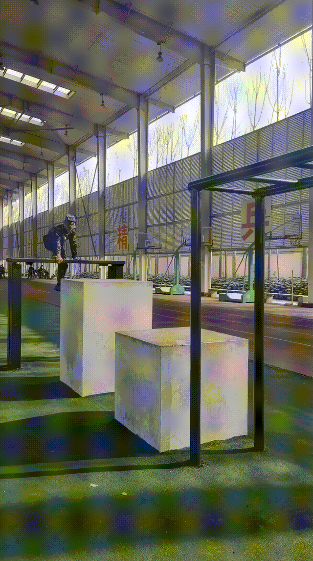 支撑腿向后蹬板,加速通过 辅助练习 熟悉动作,克服心理障碍 一步蹬越