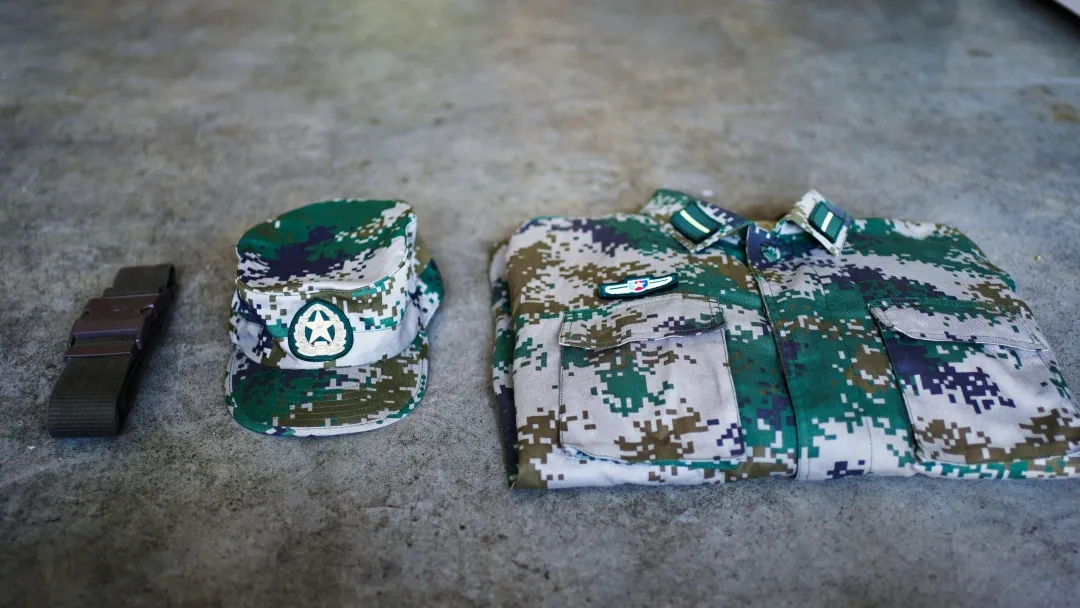 兜兜转转还是"你":我的迷彩服一次班长检查内务,其他人的军被因为叠得