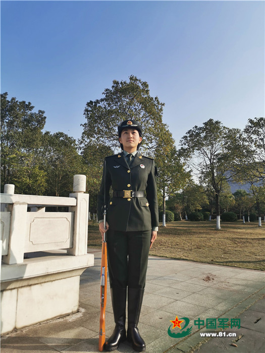 英姿飒爽的站姿.