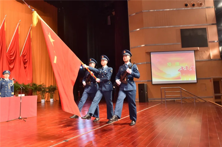 空军军医大学隆重举行授旗仪式