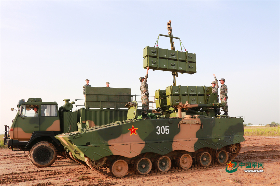 黄海之滨,陆军炮兵防空兵学院学员进行实弹射击考核