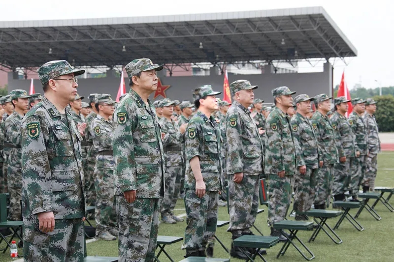 学校副校长兼教育长吴建军,副校长凌仕明,副政委兼纪委书记刘文军观看