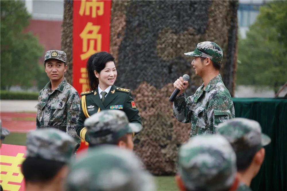 学校副校长兼教育长吴建军,副校长凌仕明,副政委兼纪委书记刘文军观看