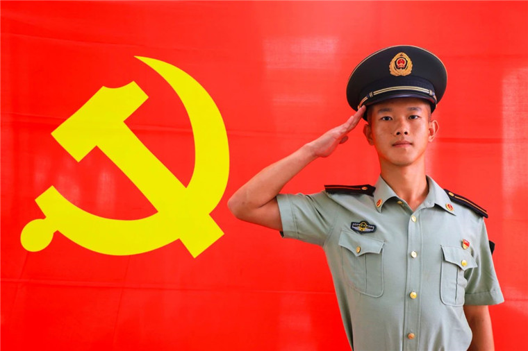 今天,我和党旗同框 - 中国军网
